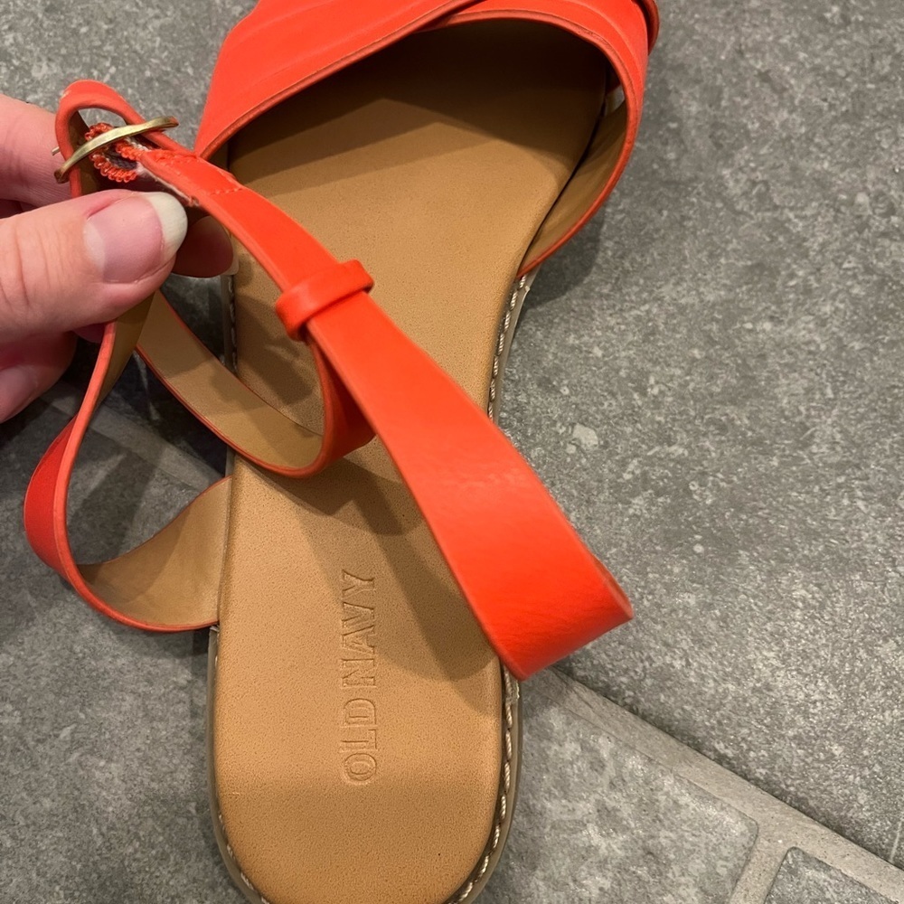 NWOT Old Navy Strappy Flat Sandals - Picture 3 of 5